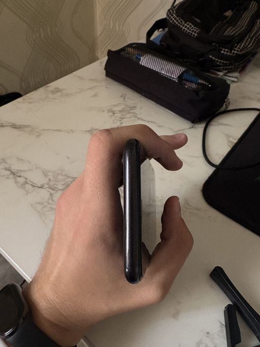 Черный Iphone Xr 64/78