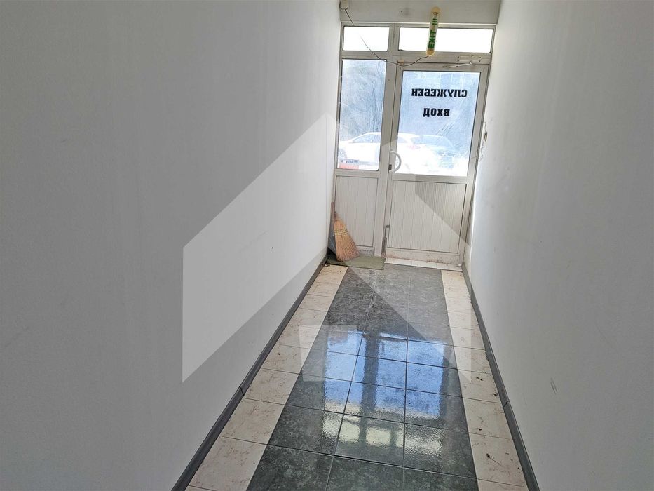 Продава ПРОИЗВОДСТВЕНО складова БАЗА - завод 4,5 ДКА в гр. Нови пазар.