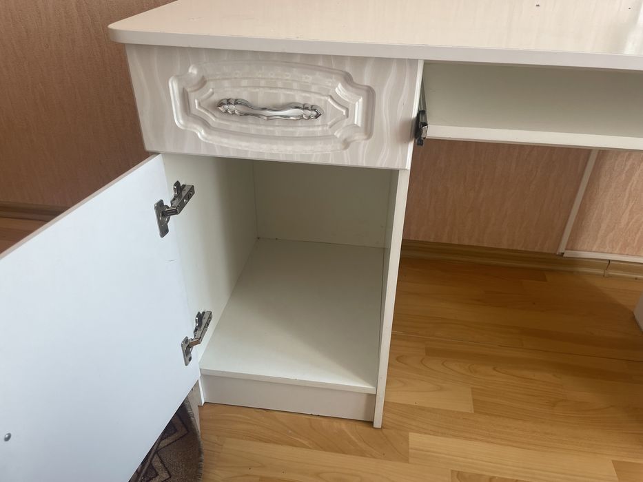 Кровать детский и шкаф и стол