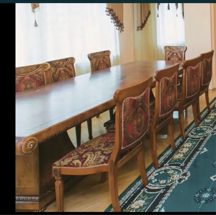 Мебель для гостиной. Стол и стулья