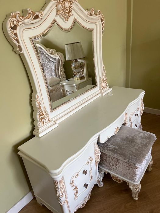 шикарный спальный гарнитур