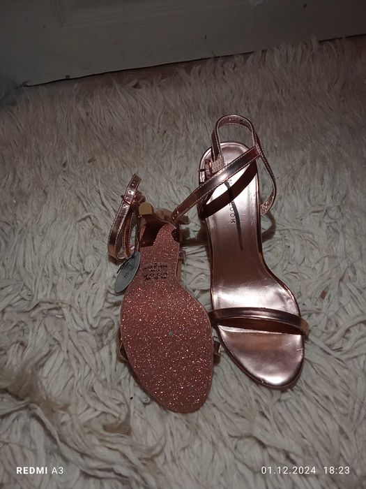 Pantofi 10 lei perechea