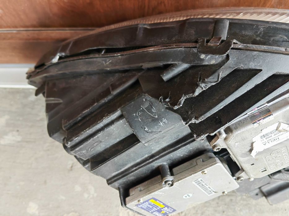 Фар Mercedes CLS W219 Xenon Десен / Фар Мерцедес ЦЛС W219 Оригинален