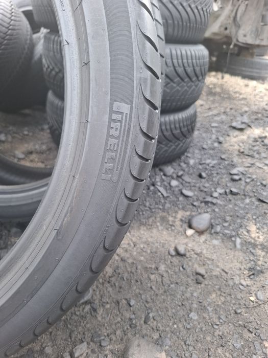 Vand 2 anvelope 235 40 19 pireli de vara bune dot 2022