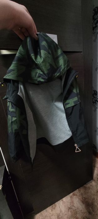 Продам ветровку для мальчика