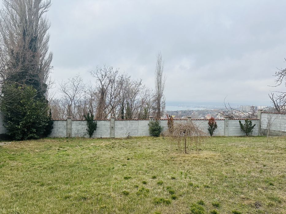 Имот с къща в м-ст “Св.Никола”