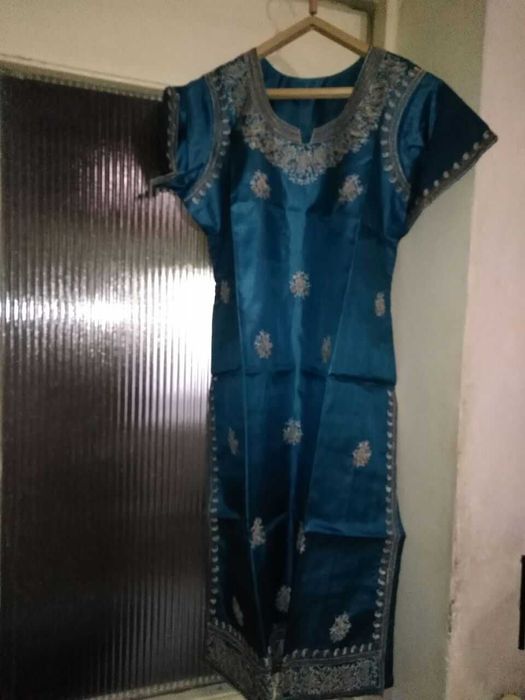 Женская шелковая туника с вышивкой