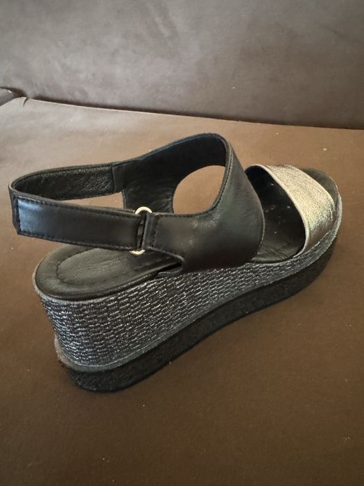 Чисто нови сандали 39/40номер