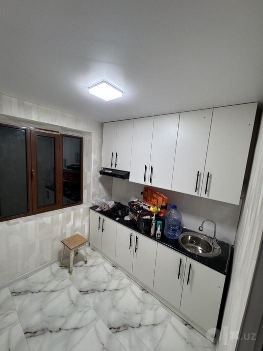 Apelsin kafe orqasidan dom sotiladi