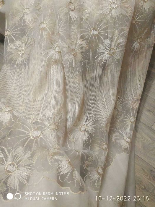 Продам тюль молочного цвета