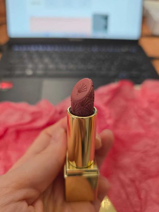 Блески и помада для губ Estee lauder