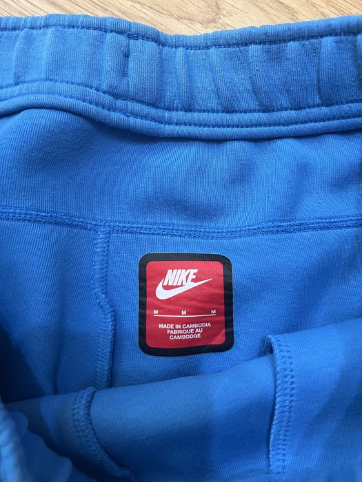 Pantaloni NIKE TECH scurti