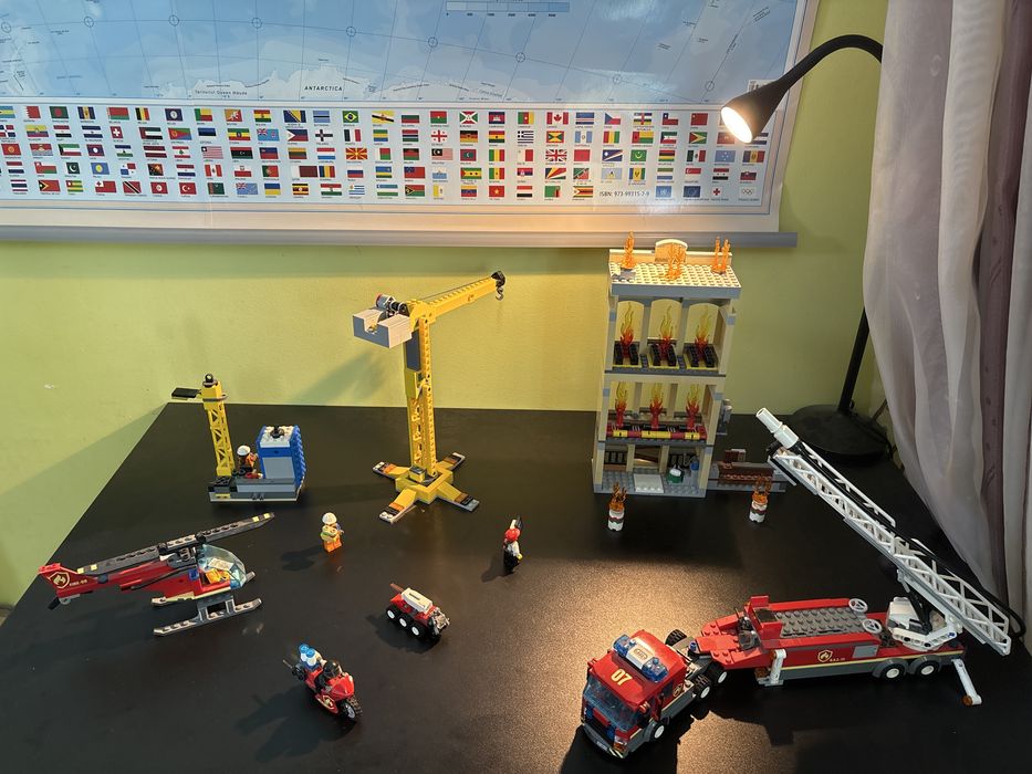 LEGO City 60216-Brigada de pompieri din centru