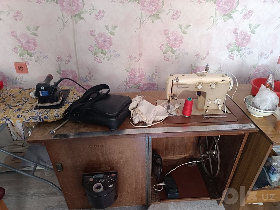 Продаются распошвалка аверлог зигзаг машины+ утюк