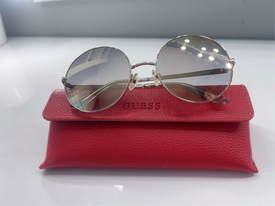 Оригинални слънчеви очила Guess с калъф