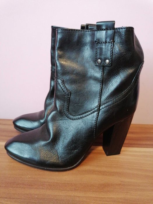 Cisme scurte din piele, mărimea 37
