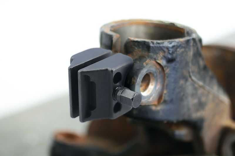 Инструмент за демонтаж и монтаж на амортисьори, 51305