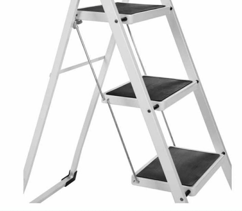 Scara metalica cu 3 trepte,inaltime 46,5, capacitate 150 kg, Alb