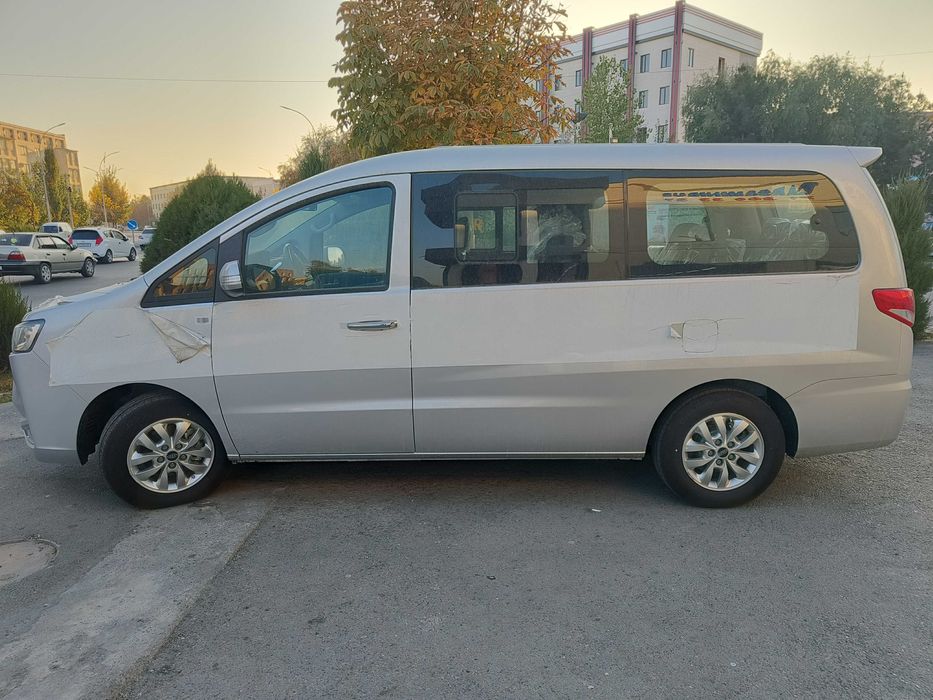 JAC M4 8+1 seats minivan 2026