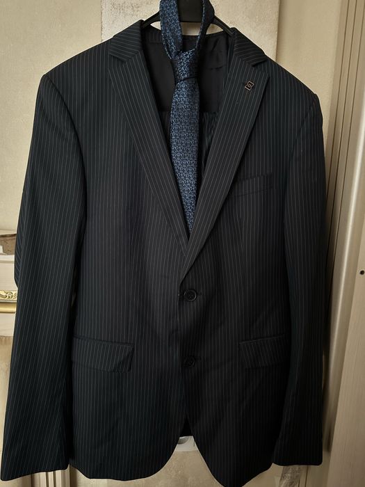 Костюм и брюки продаются.