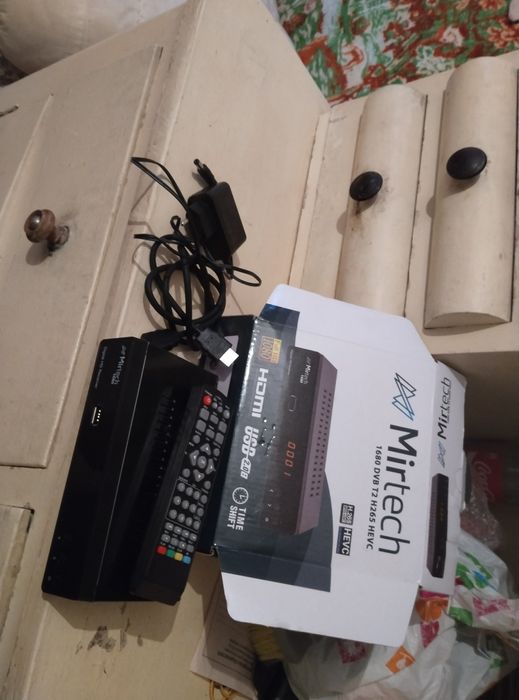 Продавам цифров тунер приемник