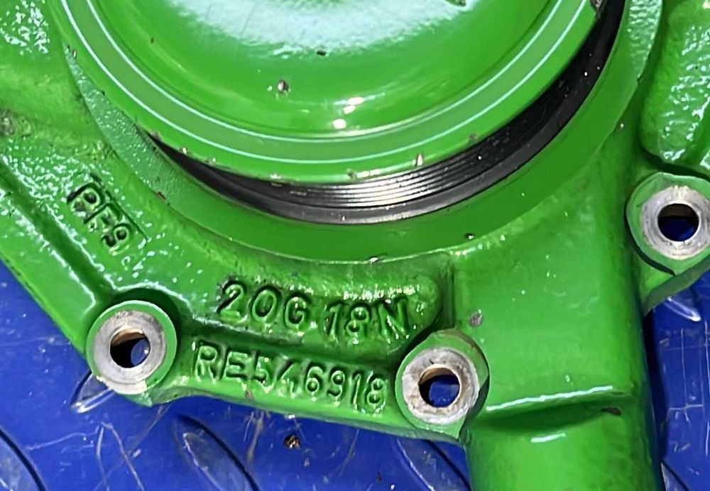 Pompa de apa John Deere RE546918