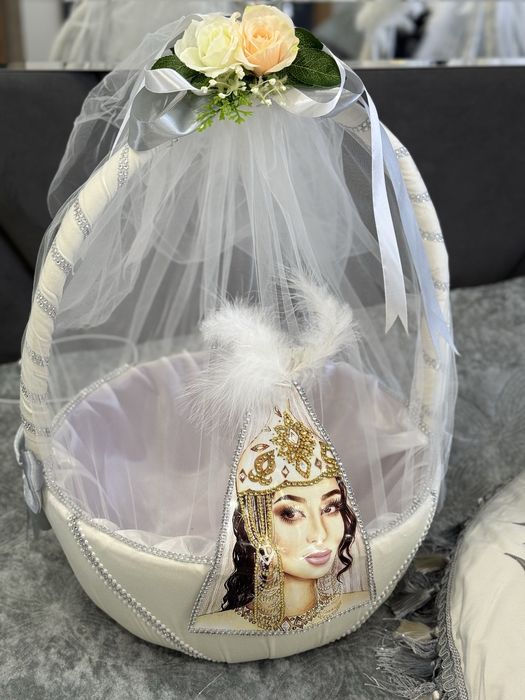 Корзина , қоржын , сәукеле көрпешесі