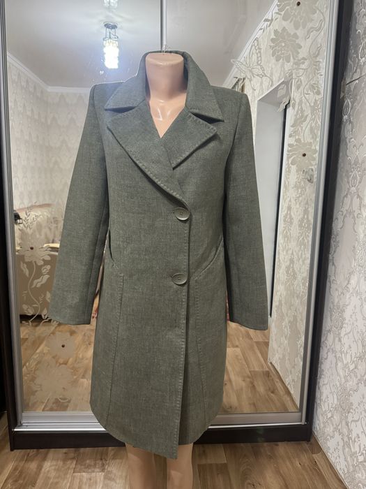 Срочно продам пальто весна осень новые