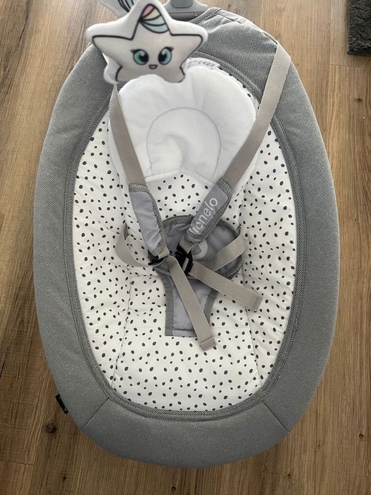 Fotoliu balansoar Lionelo  Cu vibratii Pascal Scandi Cu 12 melodii linistitoare Pliabil  80x49 cm Gri Deschis