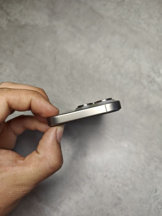 iPhone 15 pro, 256ГБ. Natural Titanium