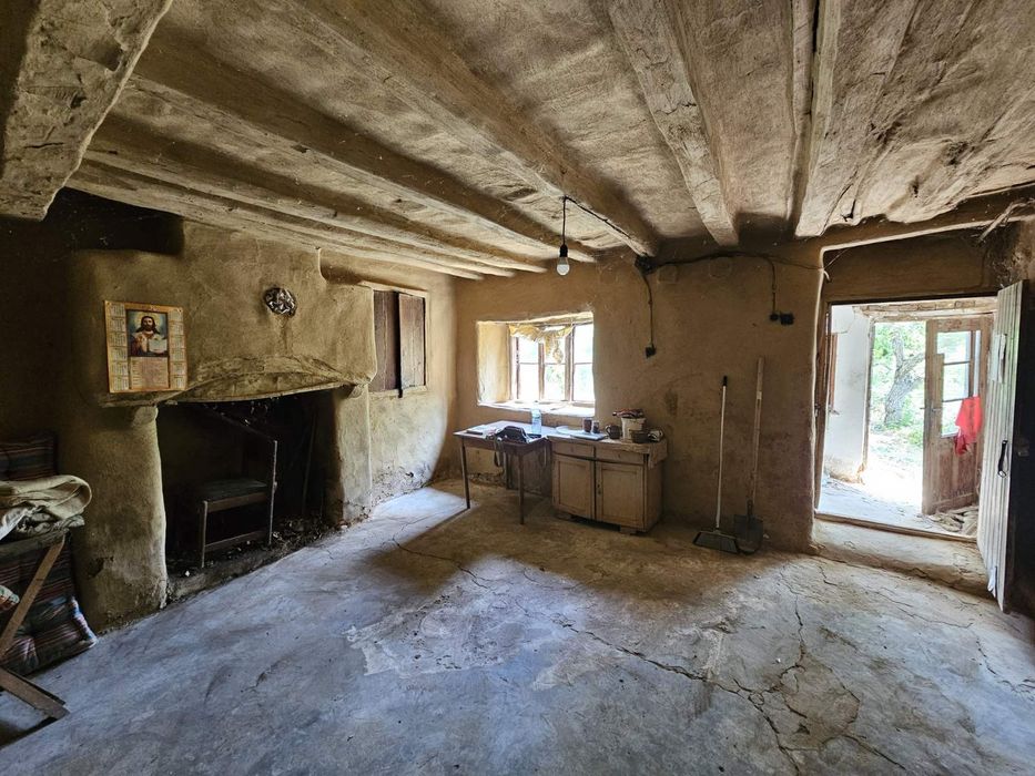 Къща с двор в Приселци на 6 км. От Обзор