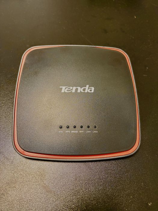 Access Point Tenda AP4 Wireless N 300Mbps cu 2 antene diferite (5dBi & 10dBi) • an 2023 •