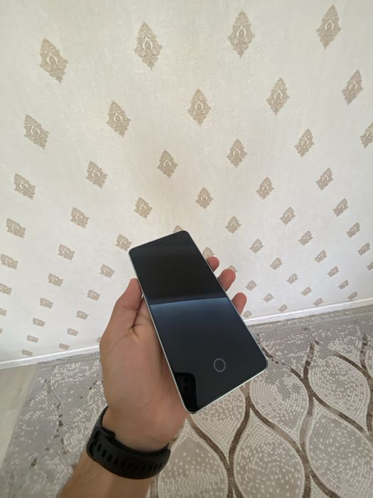 Poco F6 ( Redmi K70 )
