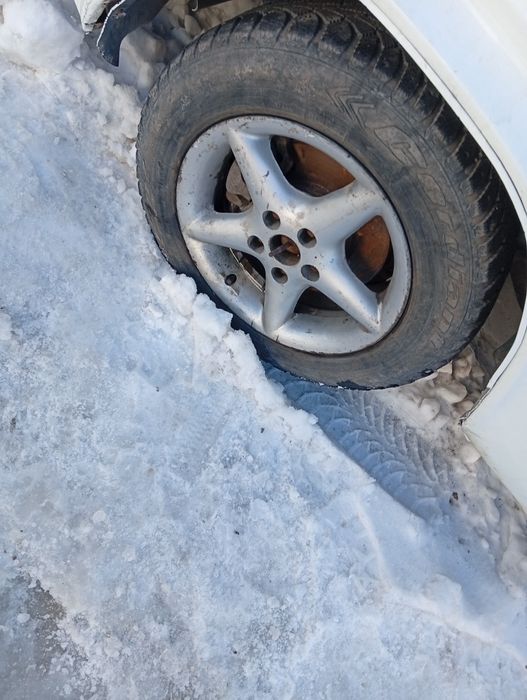 Диски с резиной на Волгу