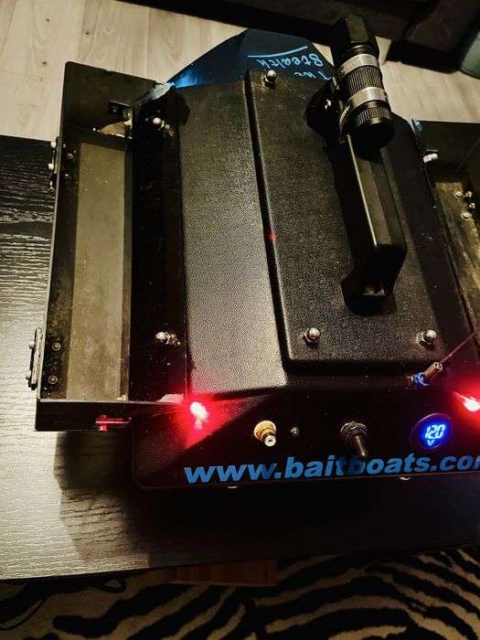 Barcuta nadit cataraman