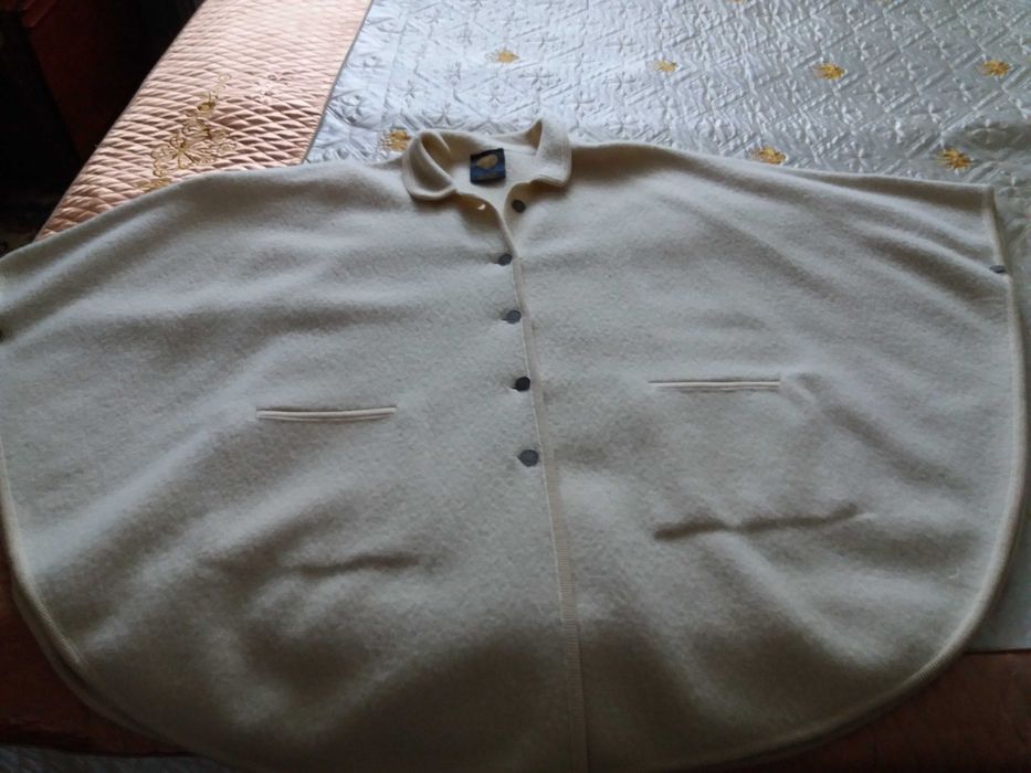 Пончо из овечьей шерсти