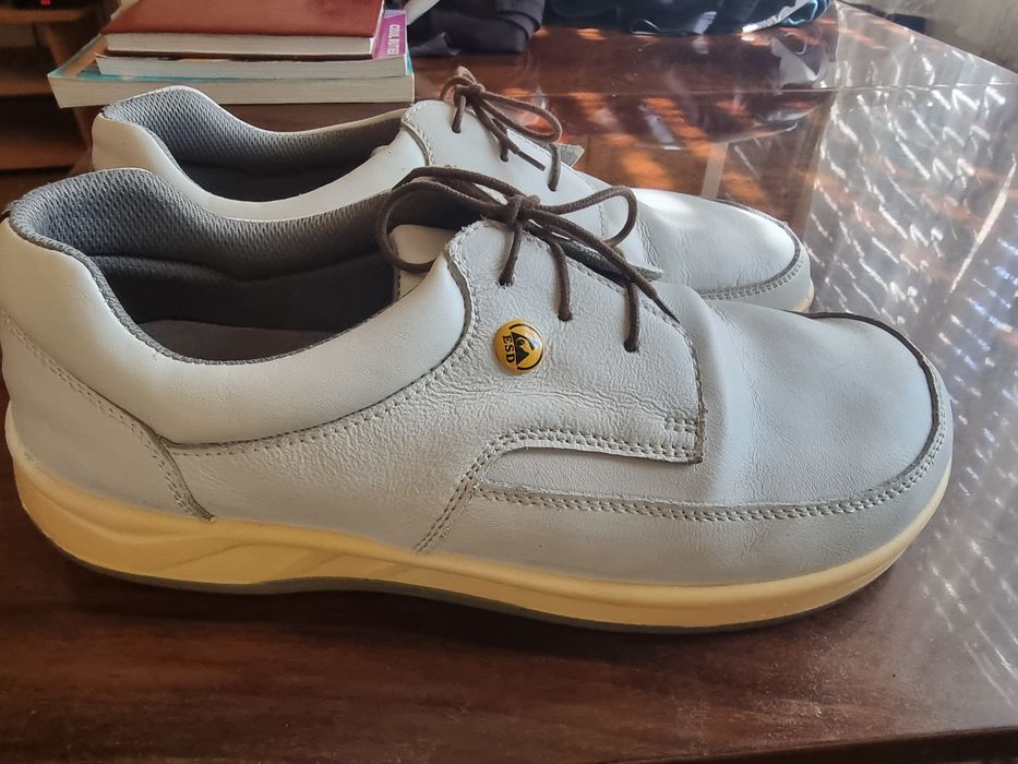 Pantofi din piele100%, cu talpa ușoară