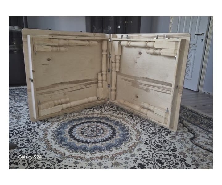 Складной деревянный стол