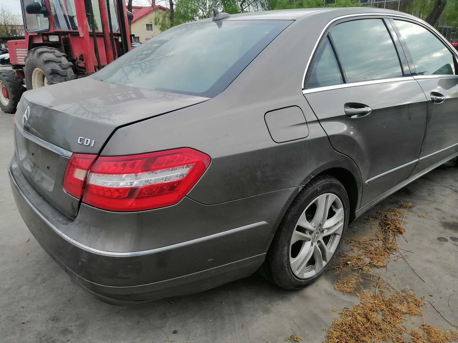 Dezmembram Mercedes E220