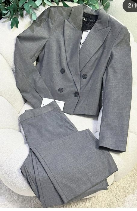 Страхотен сив костюм Zara