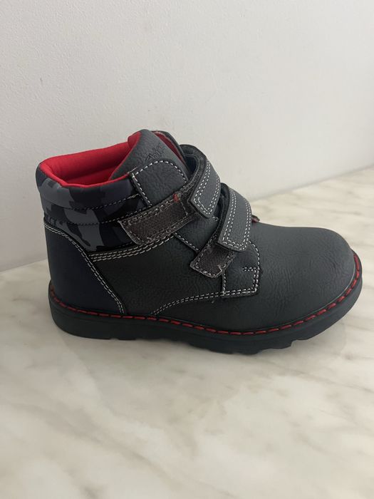 Vand ghete noi chicco nr 28  si papuci de casa nr 24-25  Noi