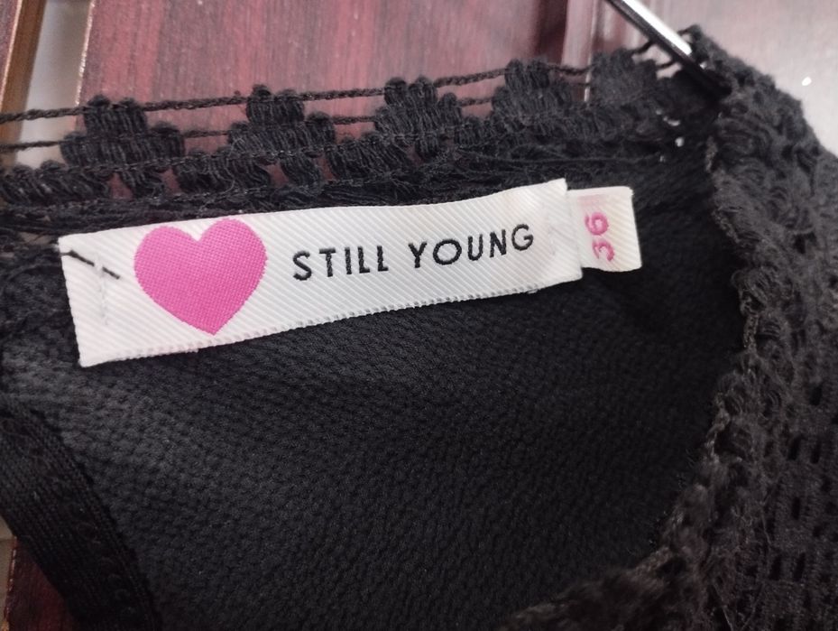 Женская кофта черного цвета