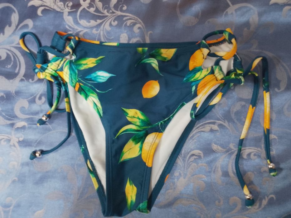 Costum de baie nou
