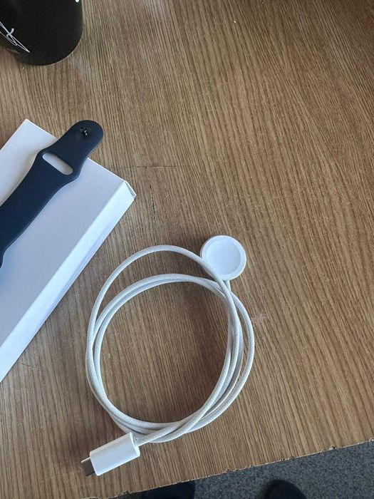 Apple Watch SE 2025 – 44mm – Impecabil – 100% baterie – Ca nou