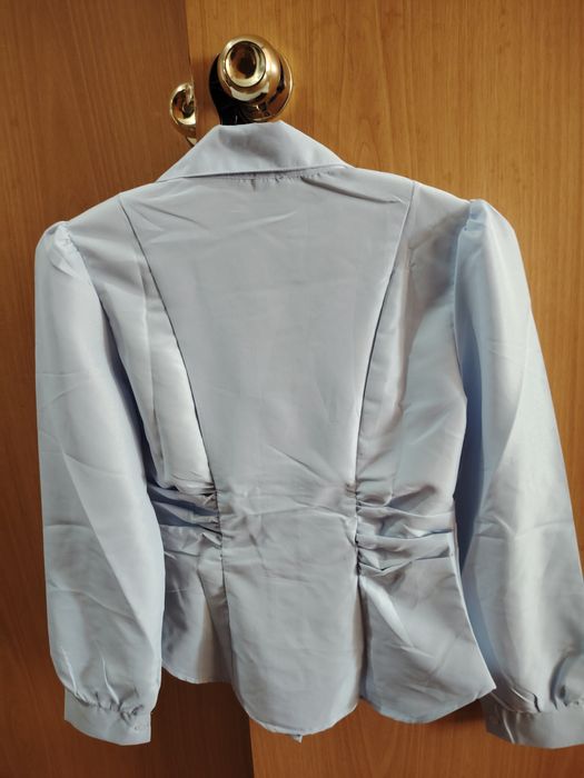 Продам школьную блузку