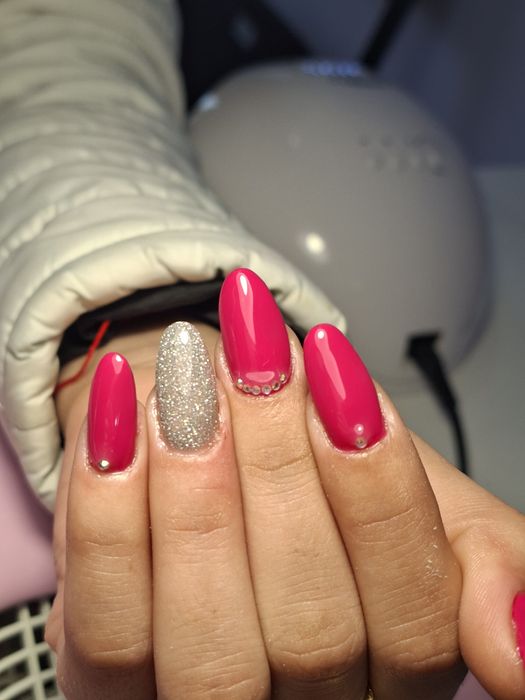 Unghii cu gel si oja semipermanenta