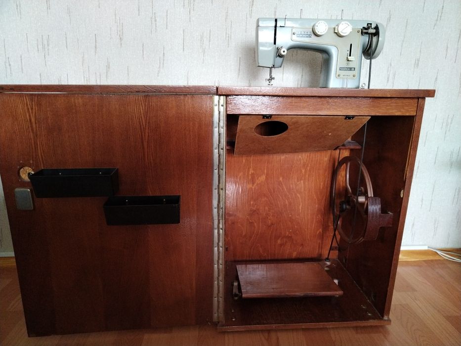 Швейная машинка ножная