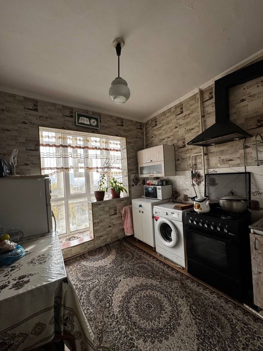 В центре города напротив Кафе Дархан 2х комнатная квартира по низкой ц