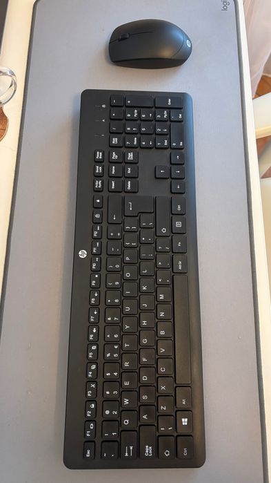 Mouse si tastatura wireless HP 230