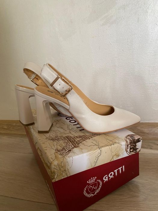 кожаные туфли 36 размер.